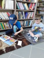  Wycieczka przedszkolaków do biblioteki