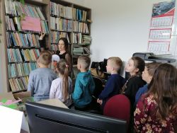  Klasa pierwsza w Bibliotece Publicznej w Brzozowej
