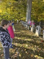  Odwiedzamy cmentarze