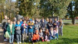  Odwiedzamy cmentarze