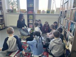  Klasa pierwsza w bibliotece