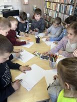  Klasa pierwsza w bibliotece