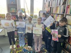  Klasa pierwsza w bibliotece