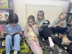  Klasa pierwsza w bibliotece