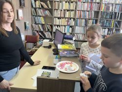  Klasa pierwsza w bibliotece